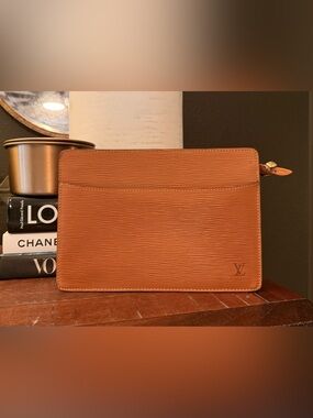 100% Authentic Louis Vuitton Tan Brown Epi Leather Pochette Homme Clutch